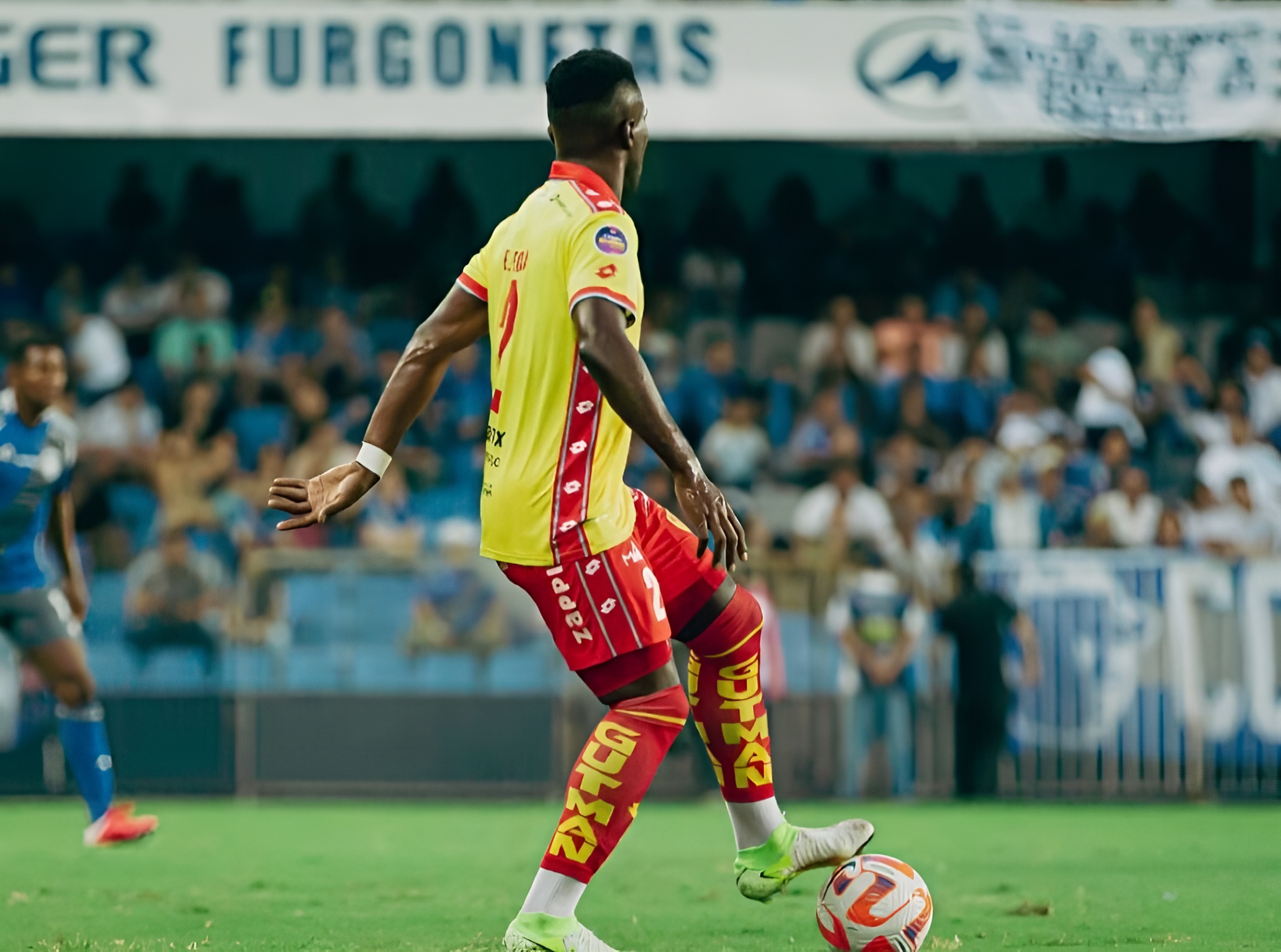 ¿El nuevo Willian Pacho?: Estalin Segura firma con Emelec